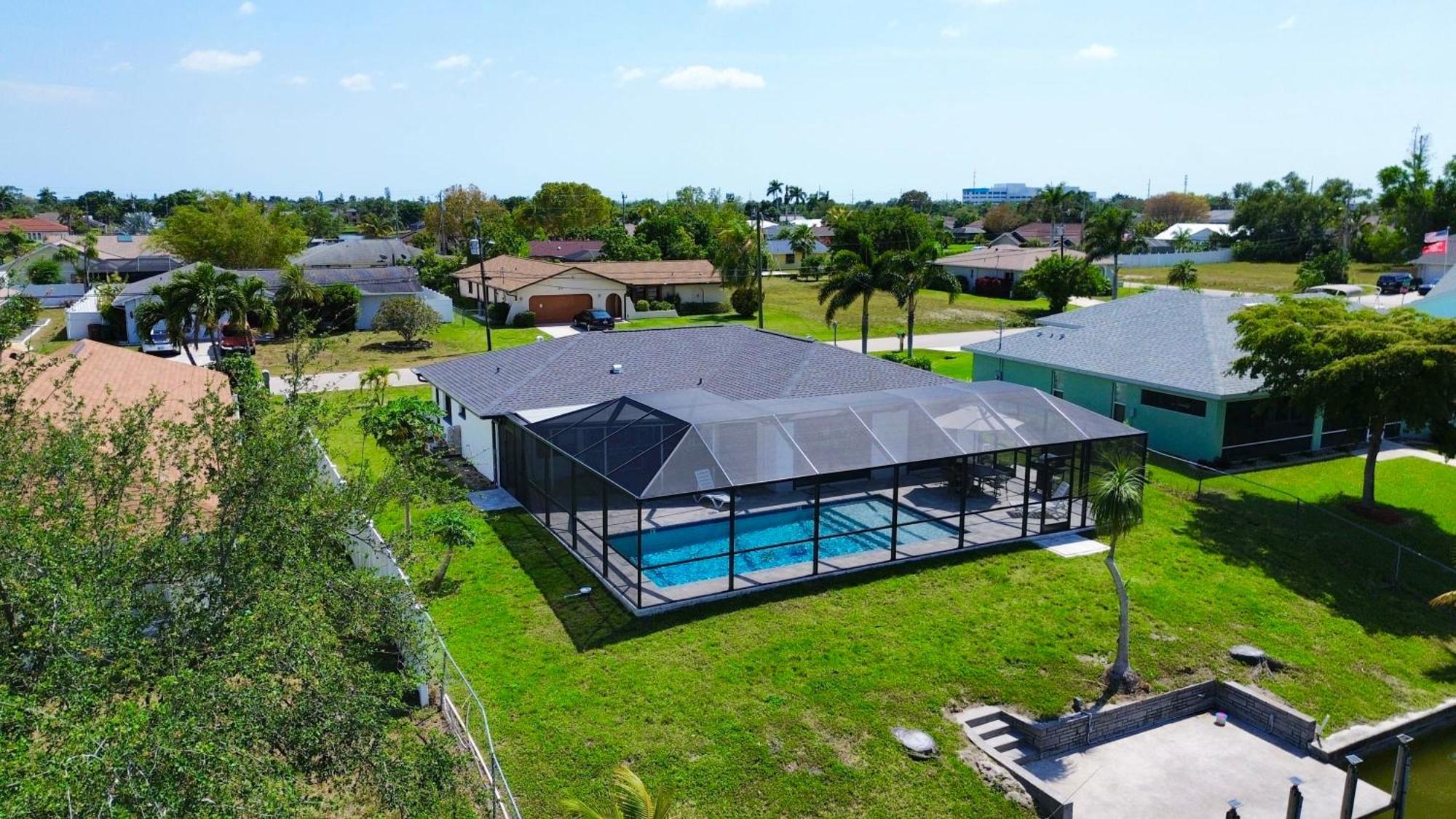 Artistic Decor Scenic Views Saltwater Heated Pool Villa Cape Coral Exterior photo